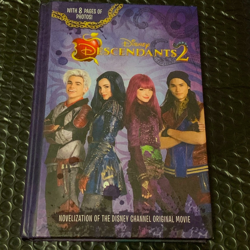 📚Descendants Junior Novel: Descendants 2 Junior Novel 2017, Hardcover Book 📕